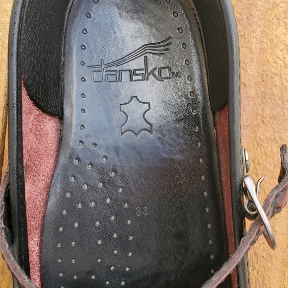 Dansko Size 38 red maroon strap clog buckle good used condition - Picture 7 of 8